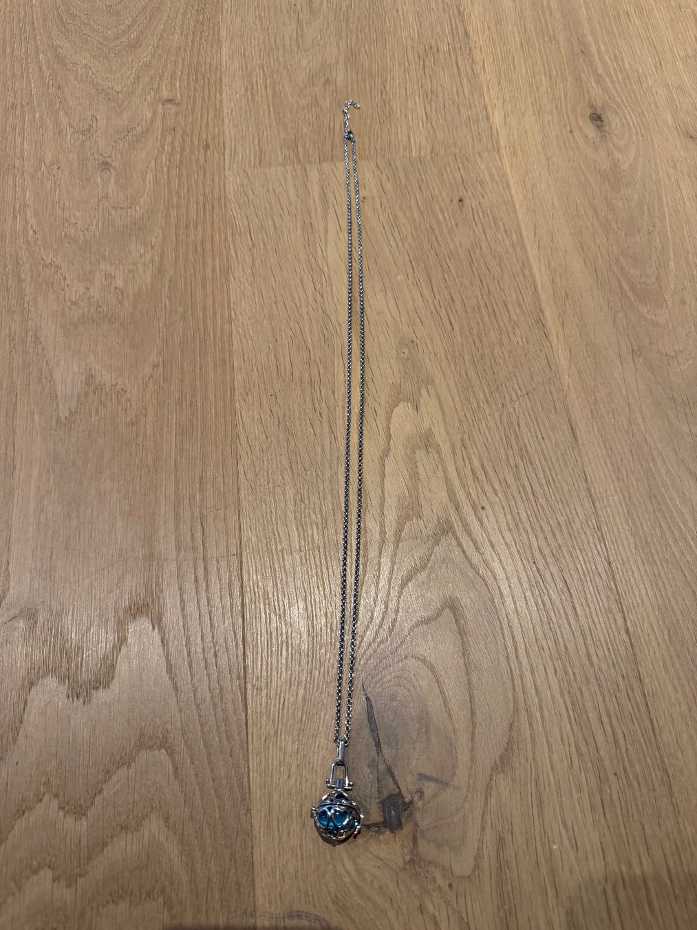 Catenine: Schwangerschafts-Kette mit blauer Kugel – Usato da Emmetten venduto da coluna_6376 2