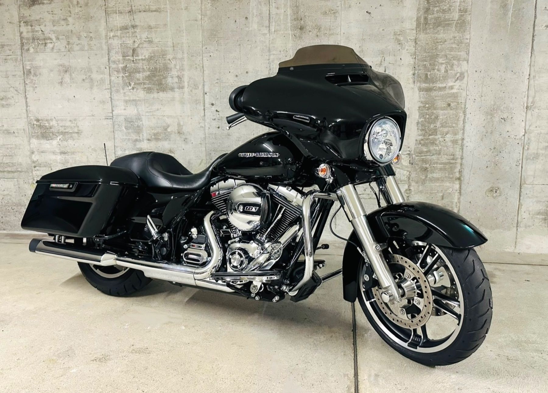 Harley-Davidson Touring: Harley Davidson Street Glide FLHX – Usato da Sempach venduto da suissero_loco