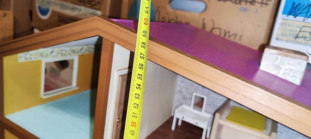 Case e mobili per bambole: Puppenhaus inkl. Puppen und Möbel – Usato da Wiezikon b. Sirnach venduto da Mobelix 1