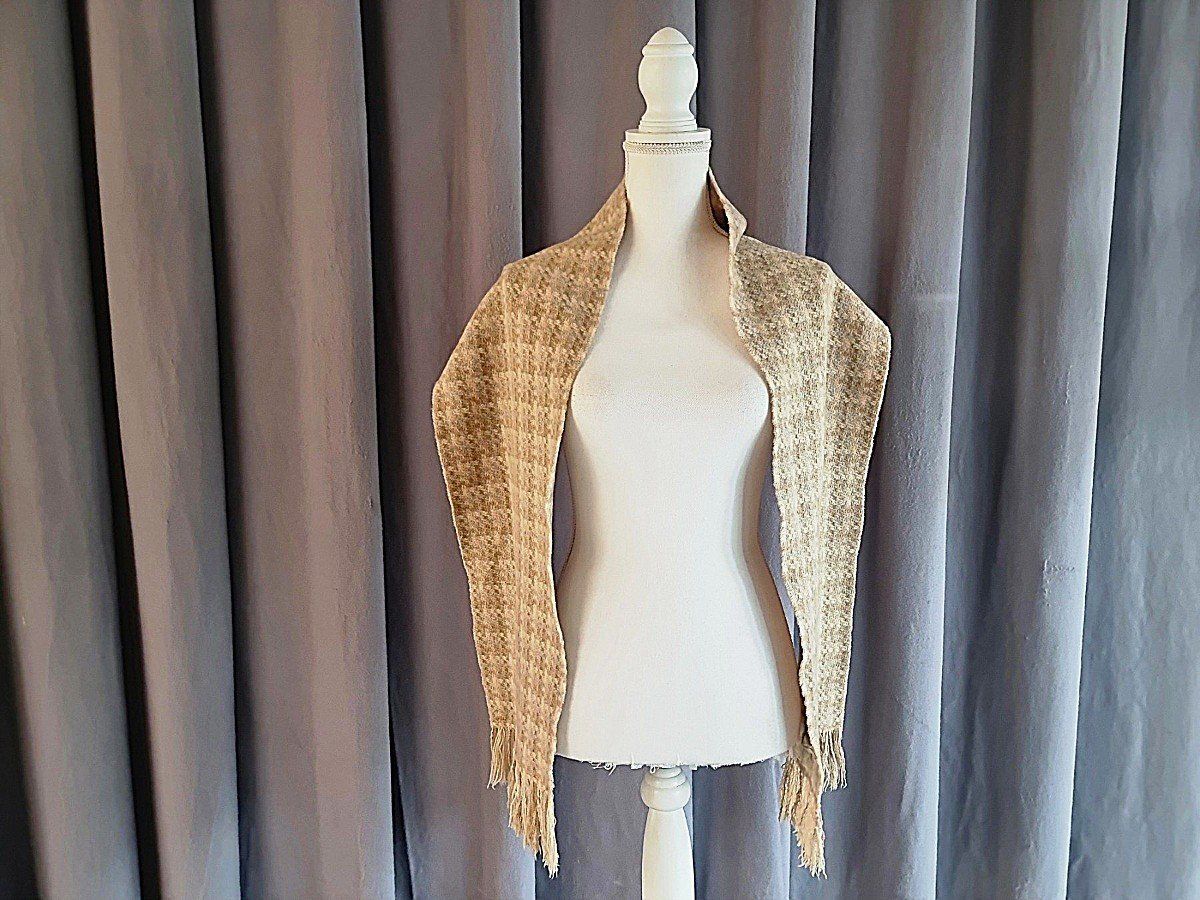Foulard & Sciarpe: Schal Braun / Beige – Usato da Urtenen-Schönbühl venduto da Restwert_Schoenbuehl 3