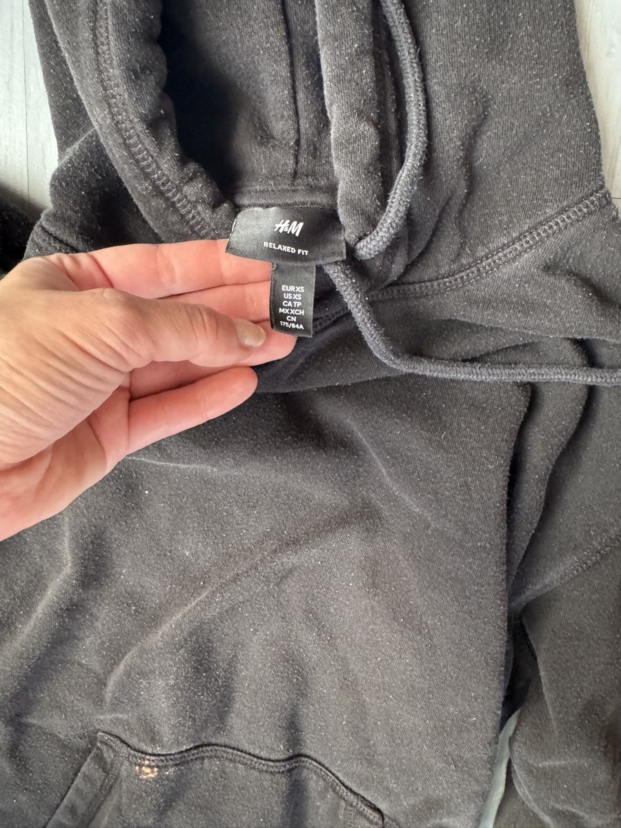 Maglioni & Felpe: Schwarzer Hoodie, Grösse XS – Usato da Wallisellen venduto da car_w72g 1