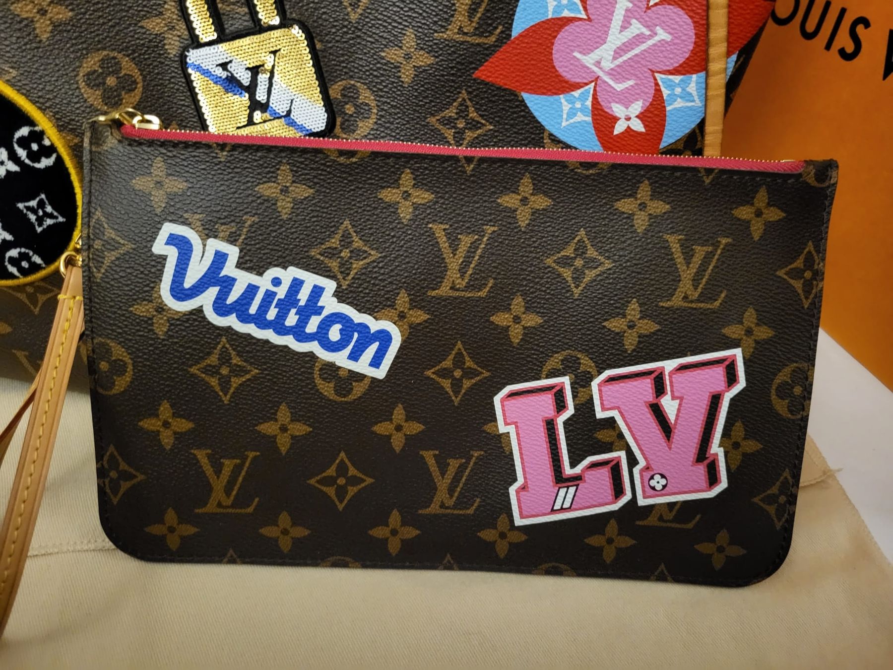 Louis Vuitton Borse da donna: Louis Vuitton Neverfull MM Monogramm Canvas Patches – Usato da Gattikon venduto da lavric_d 5