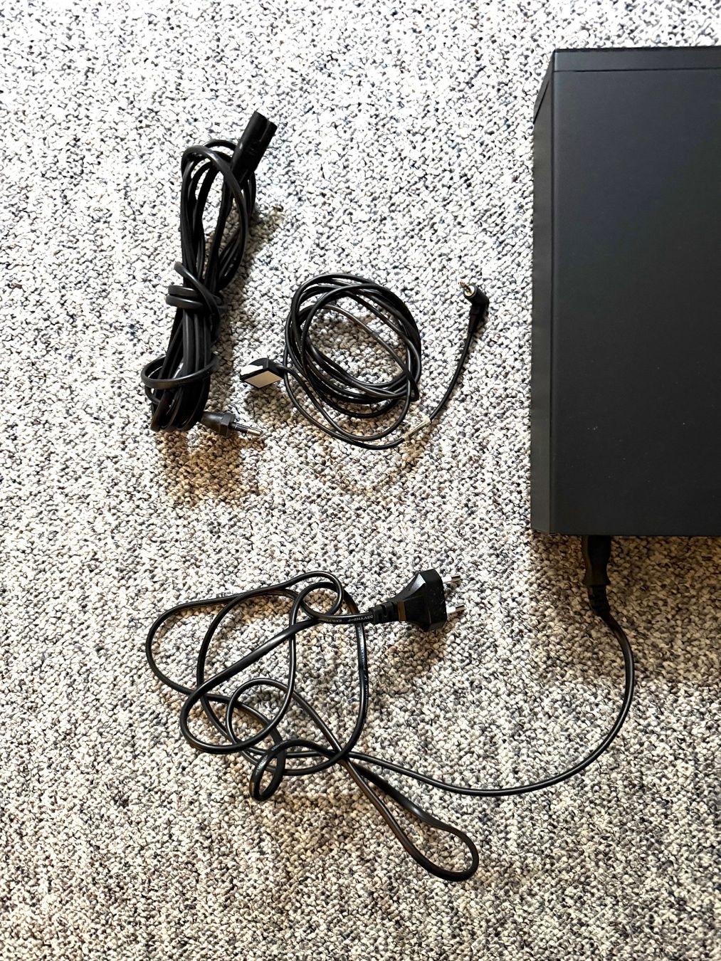 Loewe Fernseher: TV+Manette + Magnétoscope – Gebraucht aus Genève von fto_sz8d 8