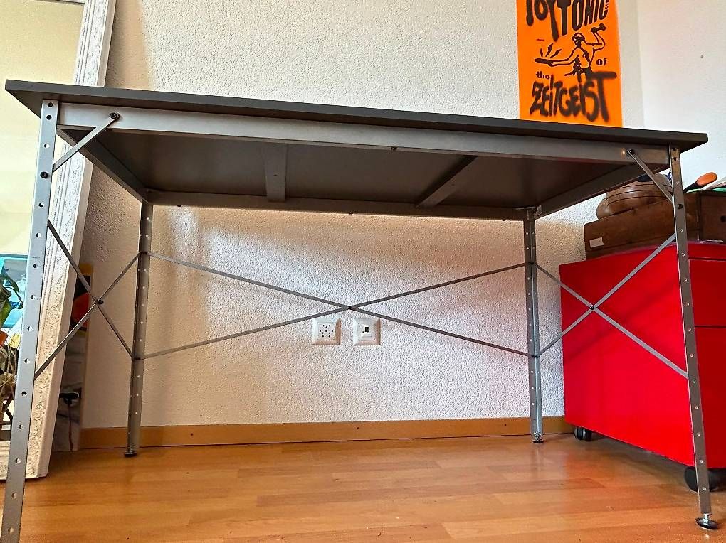 Scrivanie: Grand bureau design gris anthracite  structure métal – Usato da Apples venduto da ABATilleul 1