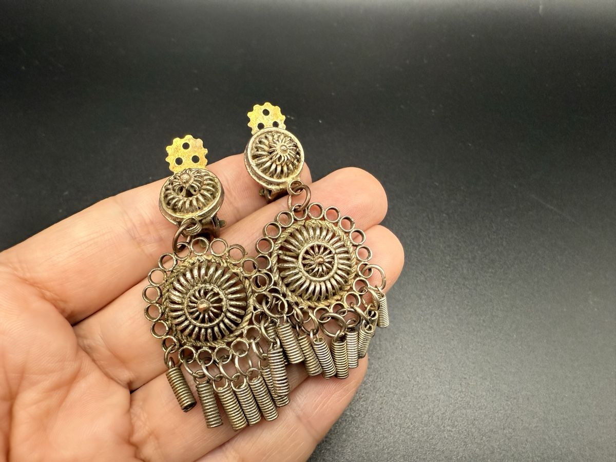 Orecchini pendenti & Orecchini a lobo: Vintage Ohrringe aus Metall – Usato da Lamone venduto da LaCantinaMagica 1