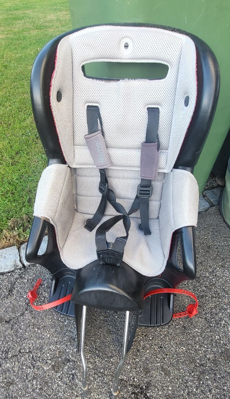 Pezzi di ricambio: Kindervelositz 9-22kg Romer guter Zustand – Usato da Oberbüren venduto da Eis100