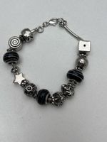Modische Silberfarbene Armband mit Schwarzen Details