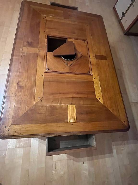 Tavoli: Table en bois avec rangements (pièce unique) – Usato da Genève venduto da Julien_Favre 1