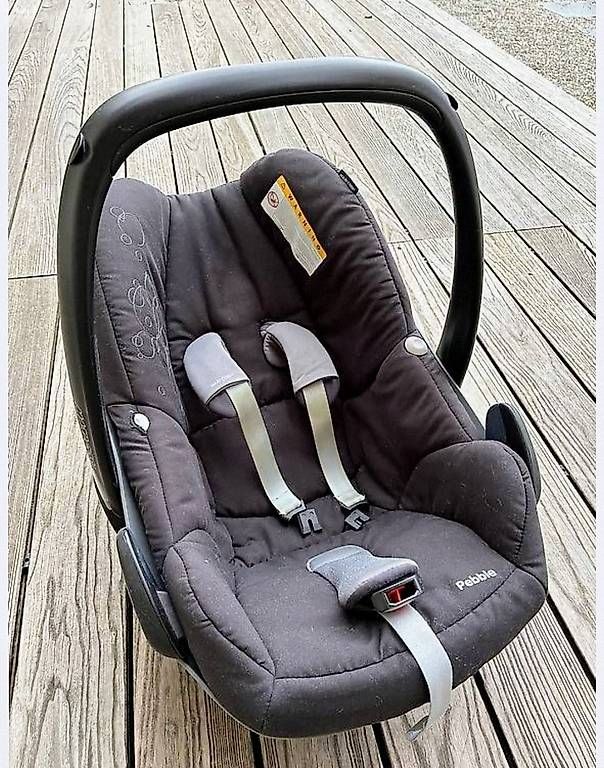 Sièges auto: Maxi-Cosi Pebble Kindersitze mit Basistation – D'occasion à Zürich par roman87788