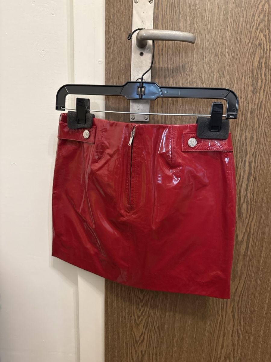 Moschino Gonne: Patent red moschino skirt – Nuovo e nell'imballaggio originale da Zürich venduto da ann_mr2x 1