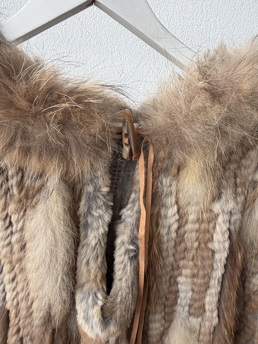 Jacken: Ponscho aus Hasenfell  – Gebraucht aus Berikon von hei10 2