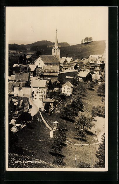 Cartoline postali: AK Schwellbrunn, Ortsansicht mit Kirche – Usato da Berlin venduto da bartko-reher