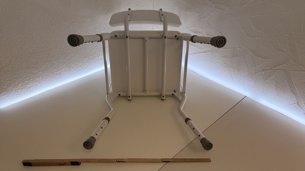 Sgabelli: Duschhocker weiss, verstellbar, top Zustand, – Usato da Rotkreuz venduto da perlengott 5