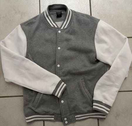 Collegejacke grau/weiss Gr. L