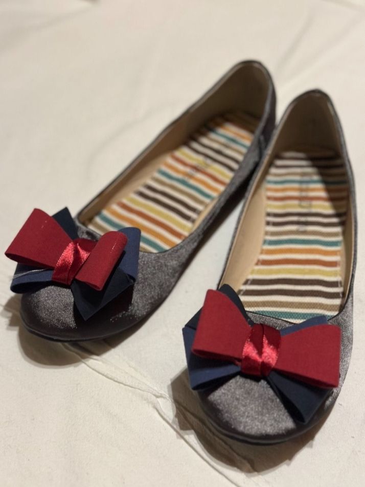 Damenschuhe: Graue Ballerinas mit rot/blauer Schleife NEU – Neu (gemäss Beschreibung) aus Zürich von ong8 1