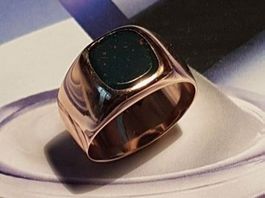 Kunstvoller Ring mit Heliotrop