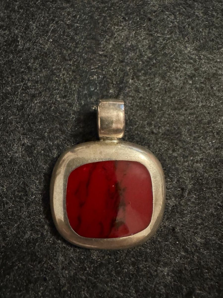 Ciondoli: Pendant with Deep Red Stone – Usato da Zürich venduto da salifali