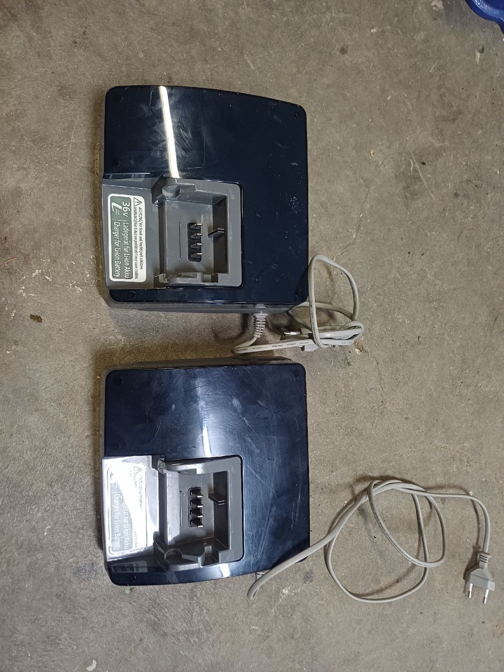 Caricabatterie: 2x Ladegeraet 36V Li-Ion Akku – Difettoso da Wangenried venduto da Recycler94