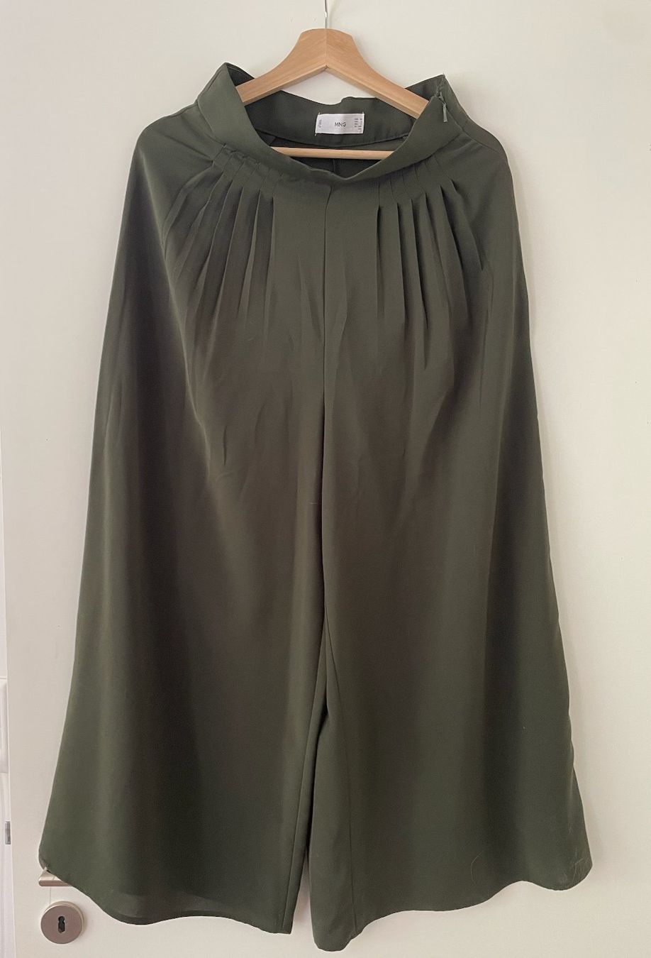 Mango Pantaloni: Mango Hose Olivgrün Grösse 36 – Usato da Bottmingen venduto da Stoffelele