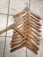 12x Holz Kleiderbuegel Tommy Hilfiger - Guter Zustand