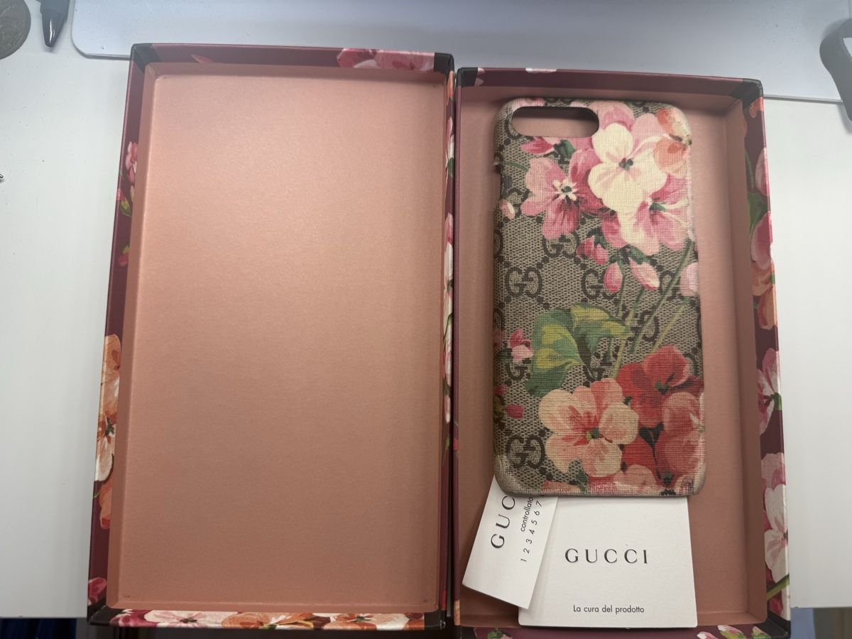 Gucci Cover & Protezioni schermo: Original Gucci iPhone 8 Plus Hülle Flora – Usato da Volketswil venduto da LRNMA 4