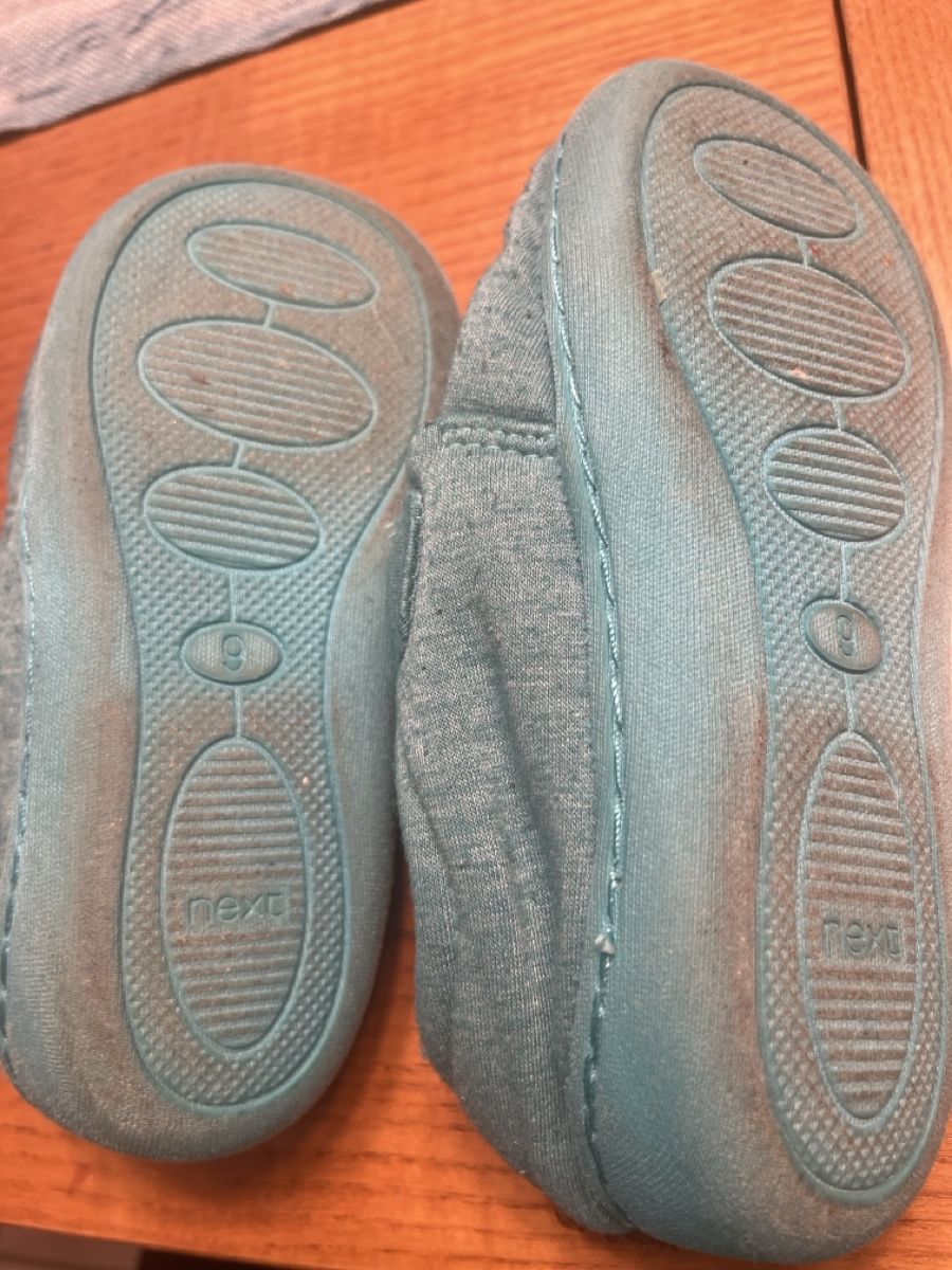 Next Schuhe für Jungen: Next Hausschuhe mit Dinosaurier, Grösse 26.5, Türkis 🦕 – Gebraucht aus Kaisten von saleforfun 5