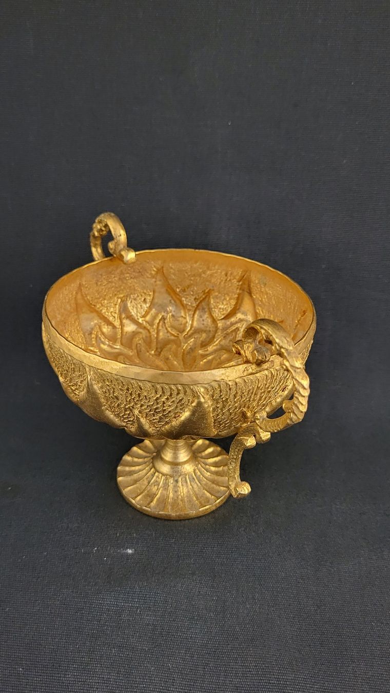 Figuren: Goldige Pokal-Schale – Gebraucht aus Basel von spinne02 2
