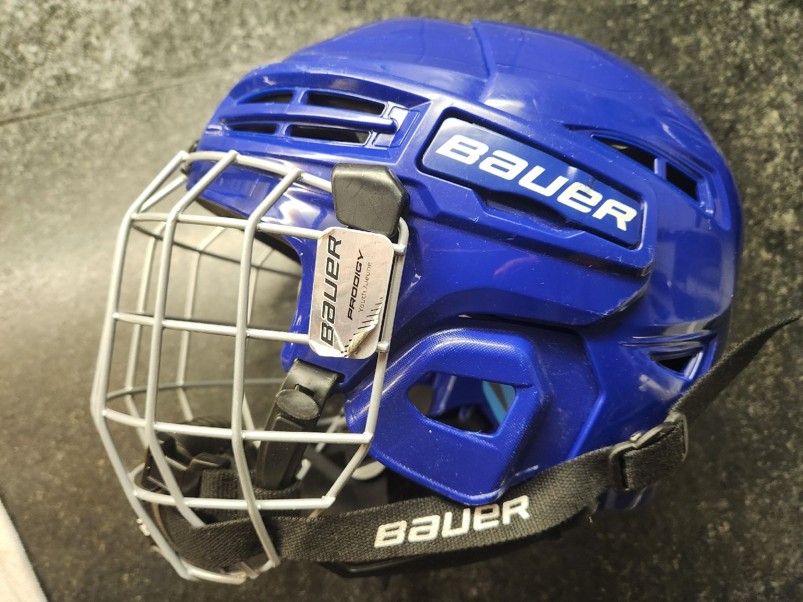 Bauer Caschi: Bauer Prodigy Eishockeyhelm für Kinder – Usato da Klosters venduto da mountie 1