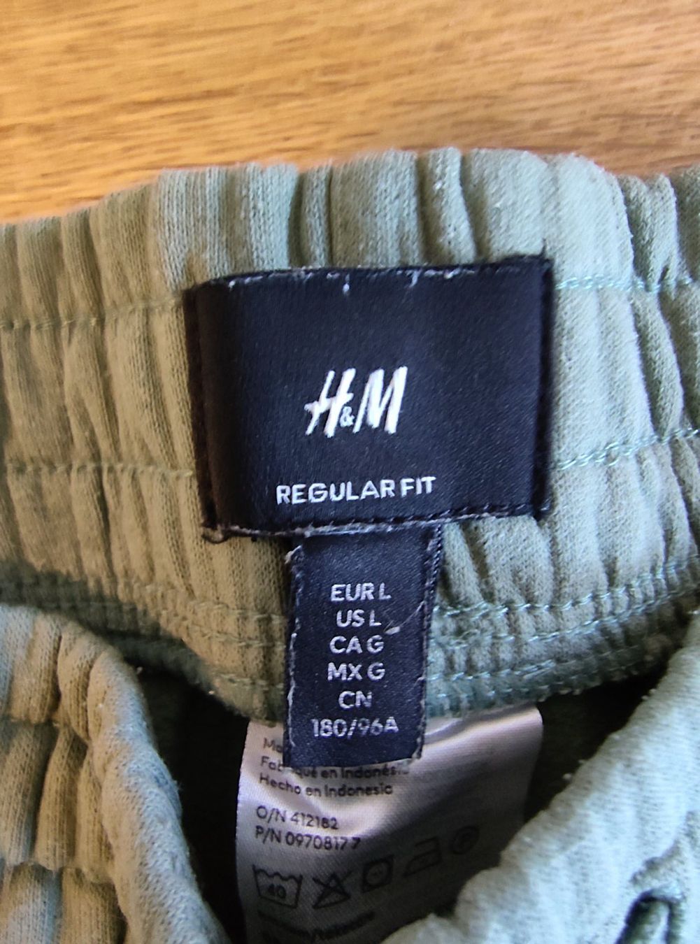 H&M Hosen: H&M Trainerhose Lgrün – Gebraucht aus Interlaken von dmncmg 2