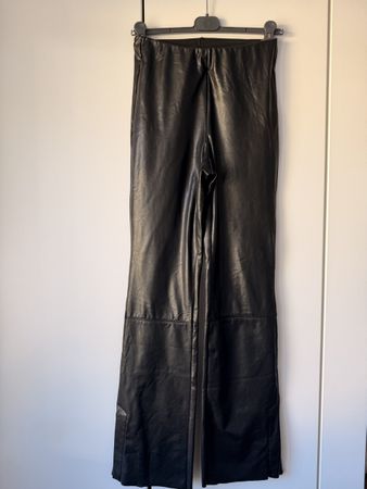 Damen Hose Kunstleder Zebra schwarz Grösse M Zustand gut