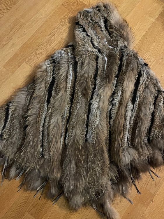 Altro in Moda donna: lässiger Poncho aus echtem Fell – Usato da Bern venduto da BrischitteBern 3