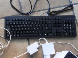 NEUE TASTATUR, MODEM SWISSCOM, ANERE MODEM WEGEN VLAN, MAUS