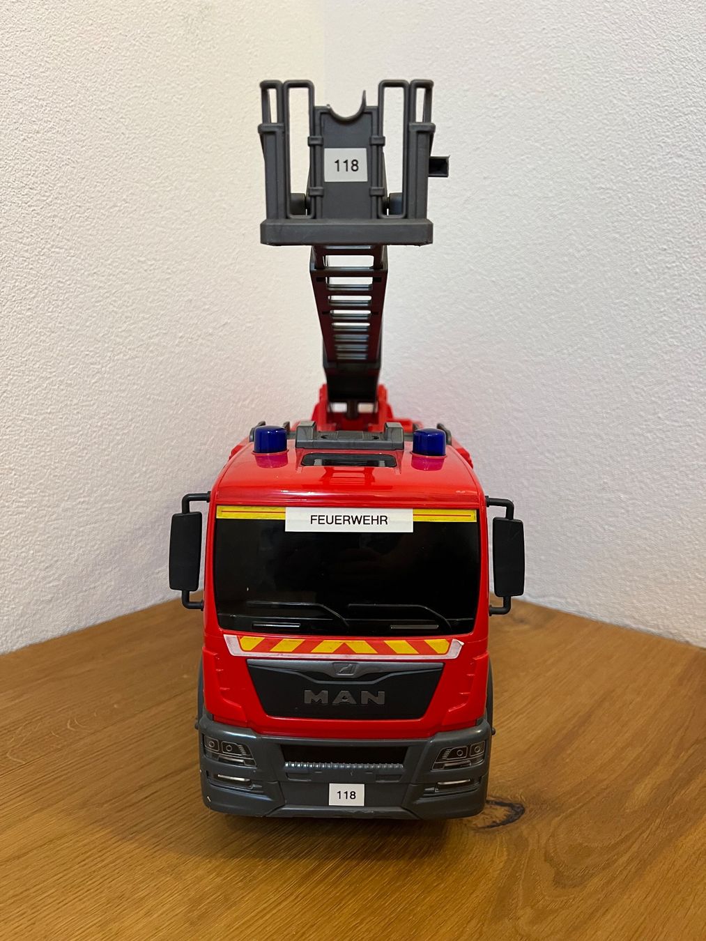Spielzeuge: Grosses Feuerwehr-Spielzeugauto – Gebraucht aus Lengnau BE von Rubin27 3