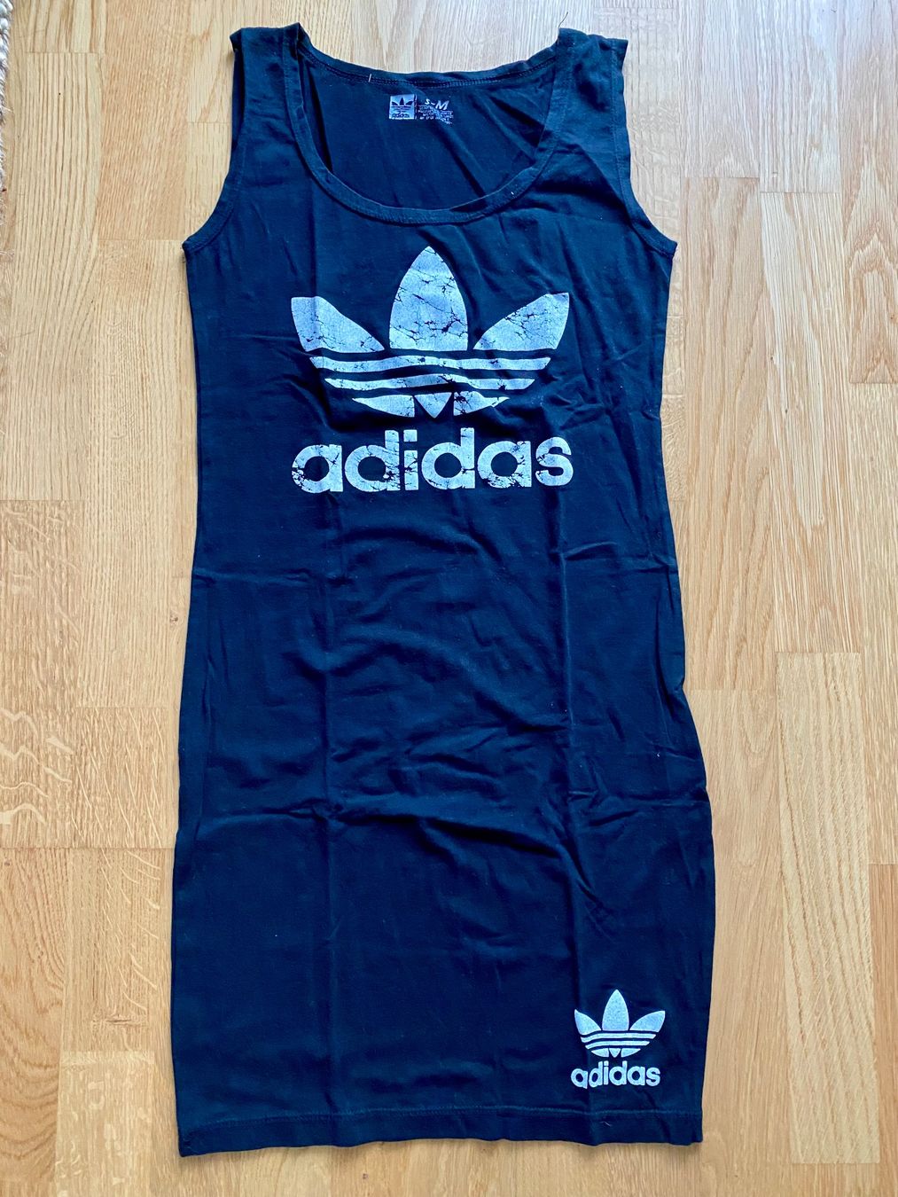 Lotti di vestiti: Adidas Kleider S/M – Usato da Zollikofen venduto da AureusManus 1