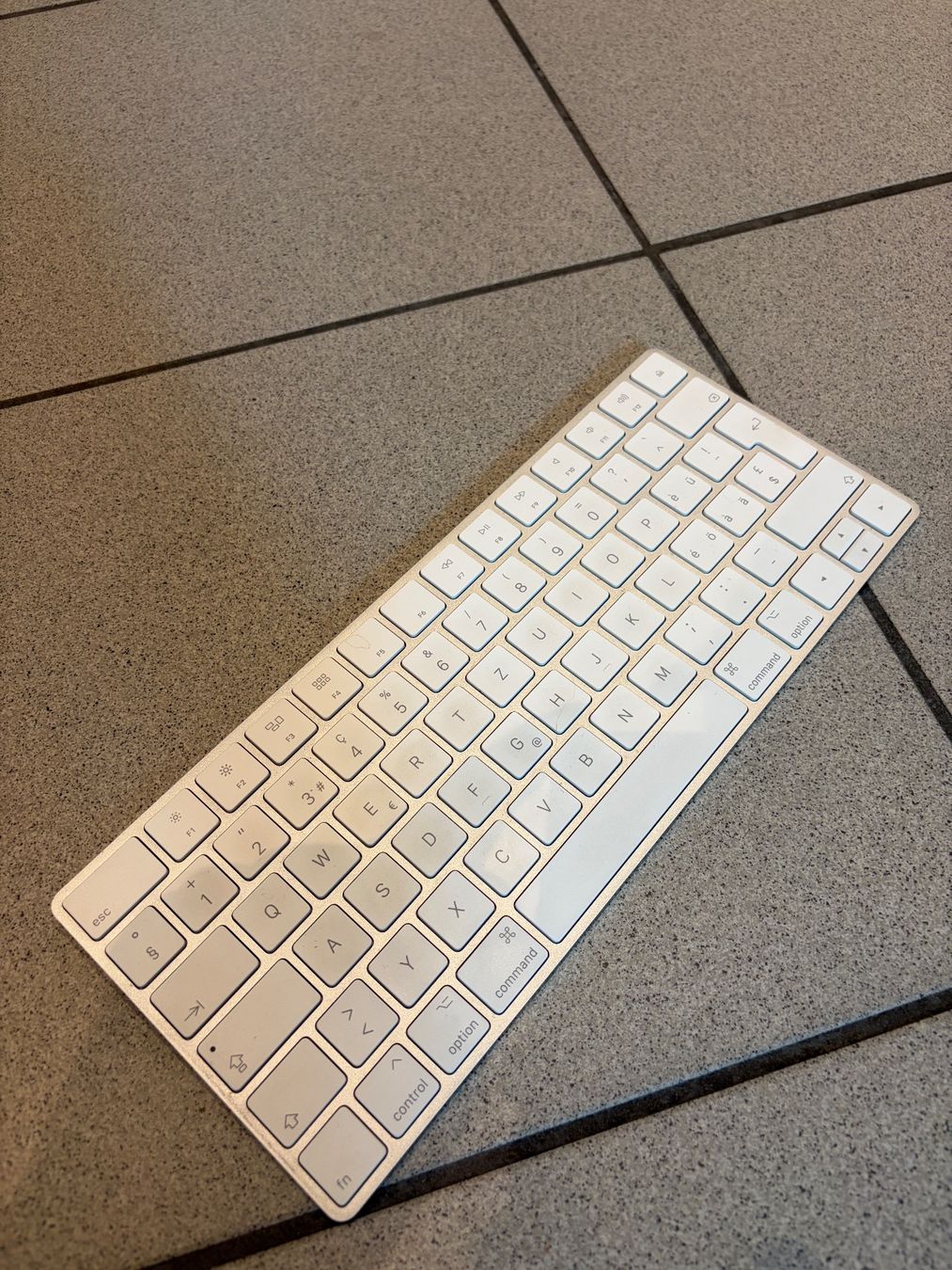 Apple Tastaturen: Apple Keyboard Lightning – Gebraucht aus Wetzikon ZH von wilmaa.1 1