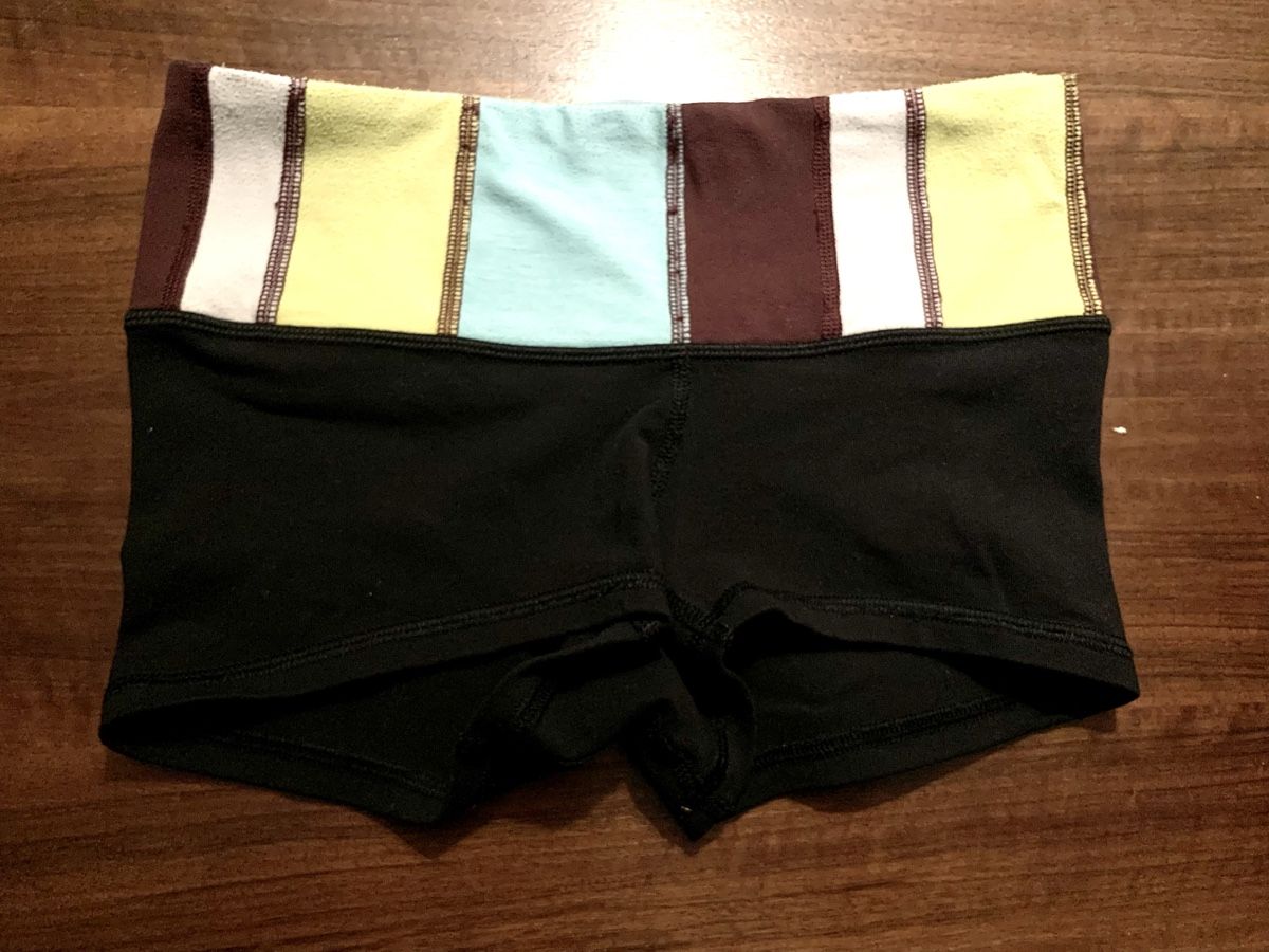 Lululemon Leggings: Lululemon Shorts. Reversible. XS/S – Usato da Unterseen venduto da jpowers1971 2