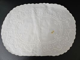 Spitzendeckchen Deckeli 46 x 32 cm Weiss aus Stoff bestickt