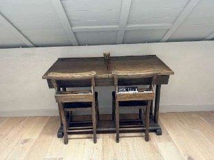 Bureaux: Bureau d'écolier double et 2 chaises – D'occasion à Jussy par sal_2xjp