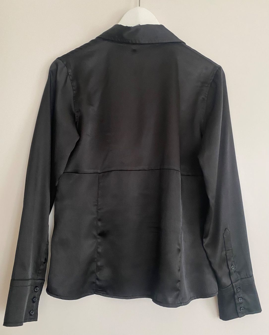 Blusen: Satin-Bluse in Schwarz, Gr. 38 – Gebraucht aus Zürich von Maria2021 1