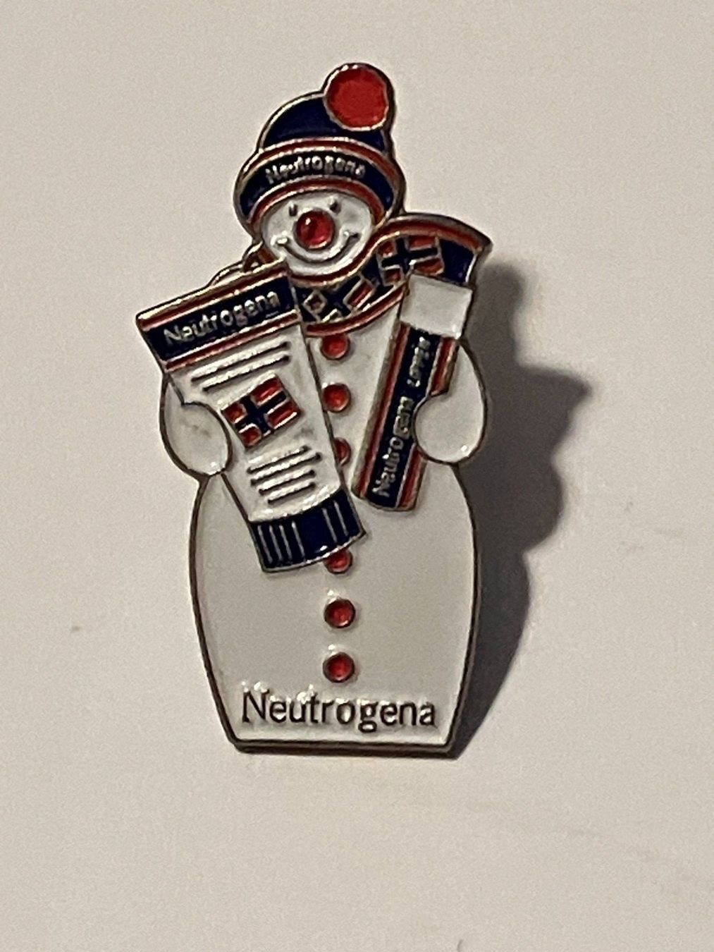Placchette & Badge: 1 Pin Neutrogena – Usato da Basel venduto da djwwpp