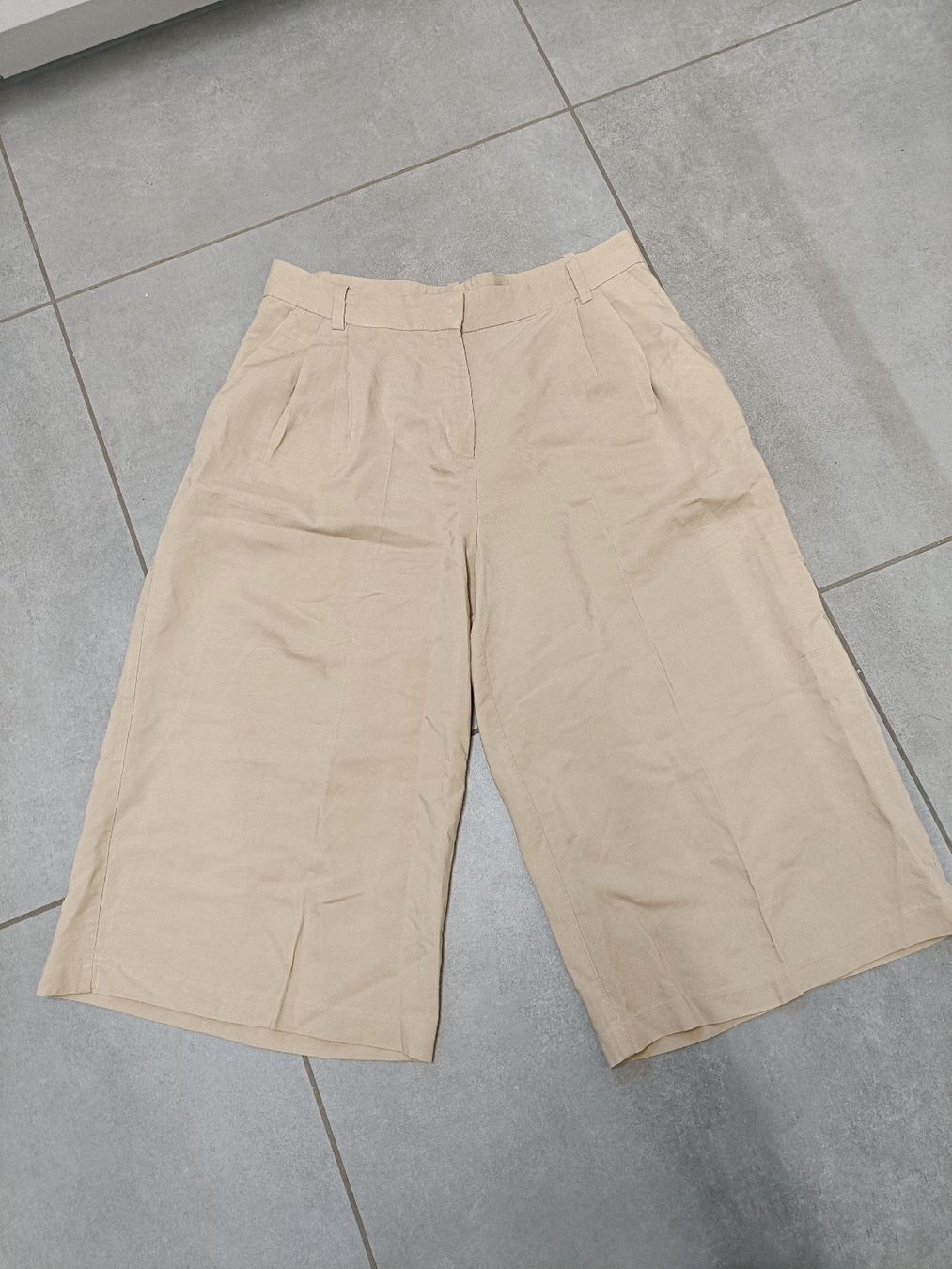 H&M Pantaloni: Culotte H&M – Usato da Amriswil venduto da Leelo