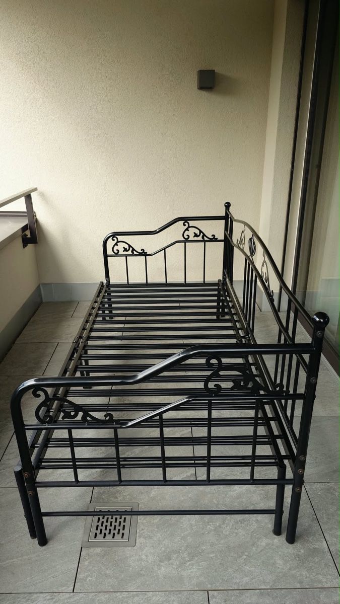 Betten: Daybed Metal Frame Black with Slatted Base Used Condition – Gebraucht aus Lenzburg von sad_8mbt