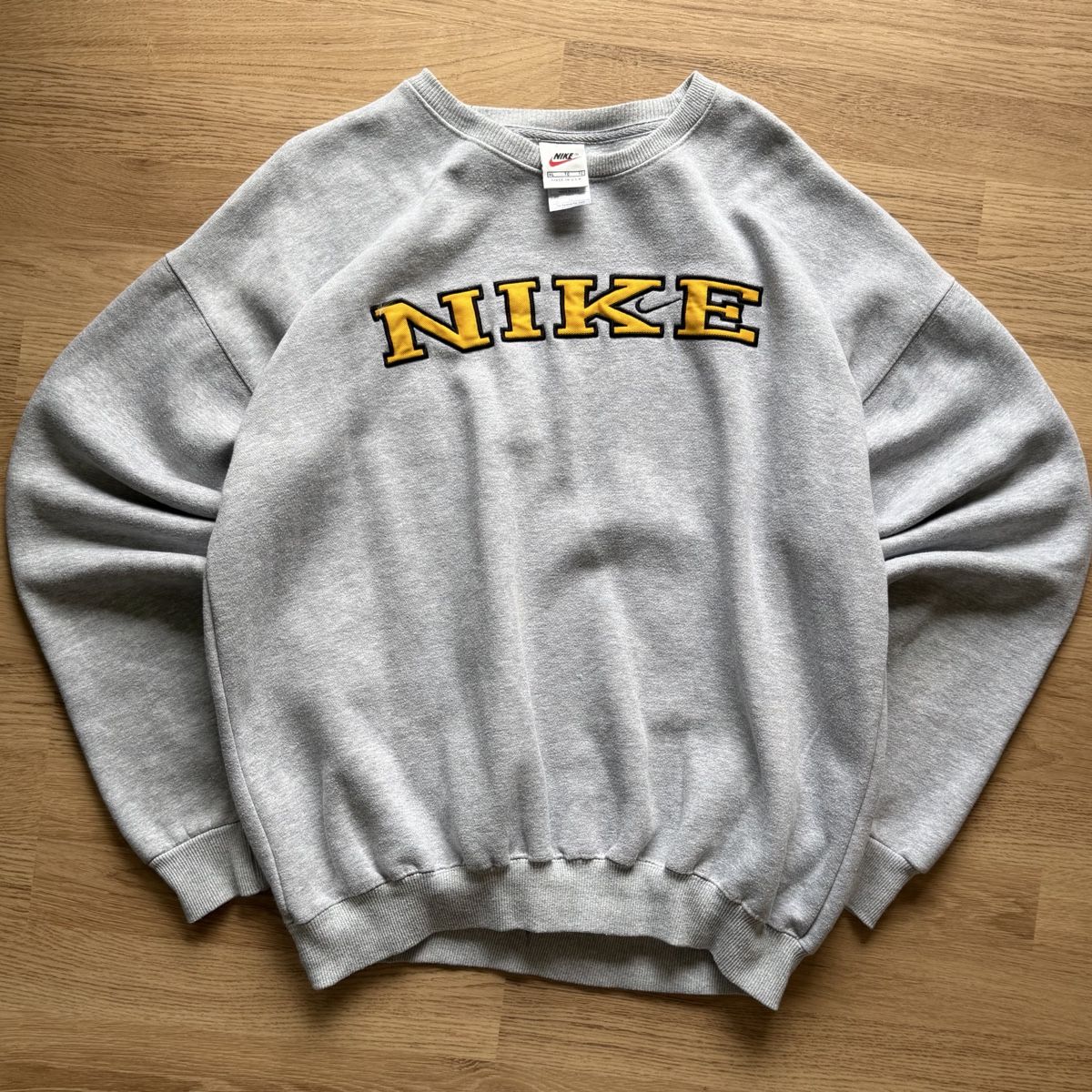 Maglioni & Felpe: Vintage Nike Sweater – Usato da Au ZH venduto da tmnhllr