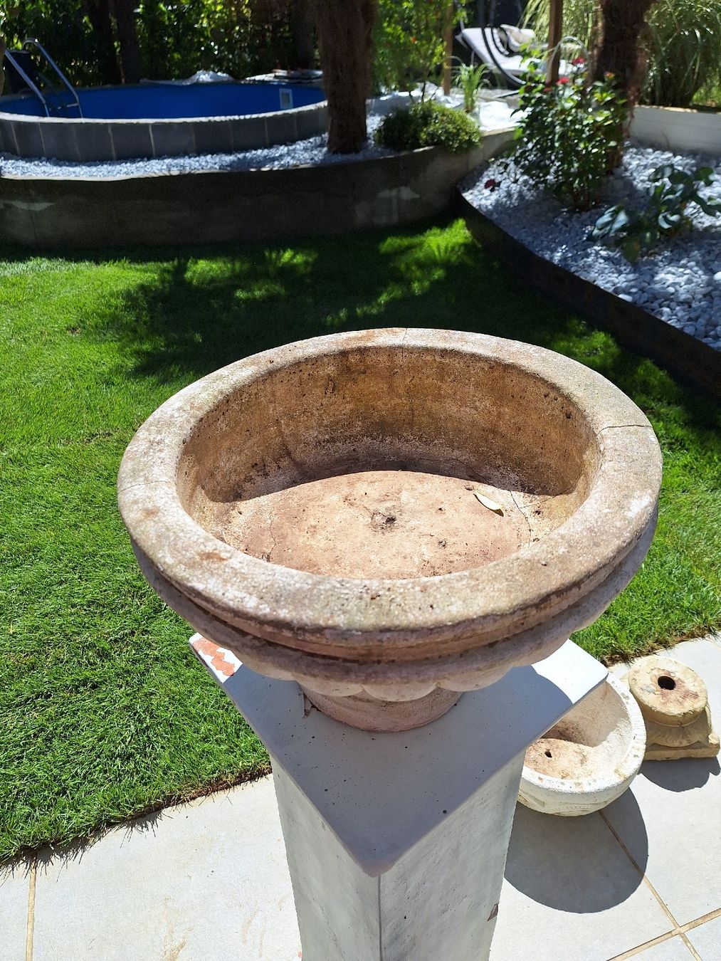 Vasi per fiori: Blumentopf Stein mit Riss grosser Zustand – Usato da Ettingen venduto da Platzhirsch63 1