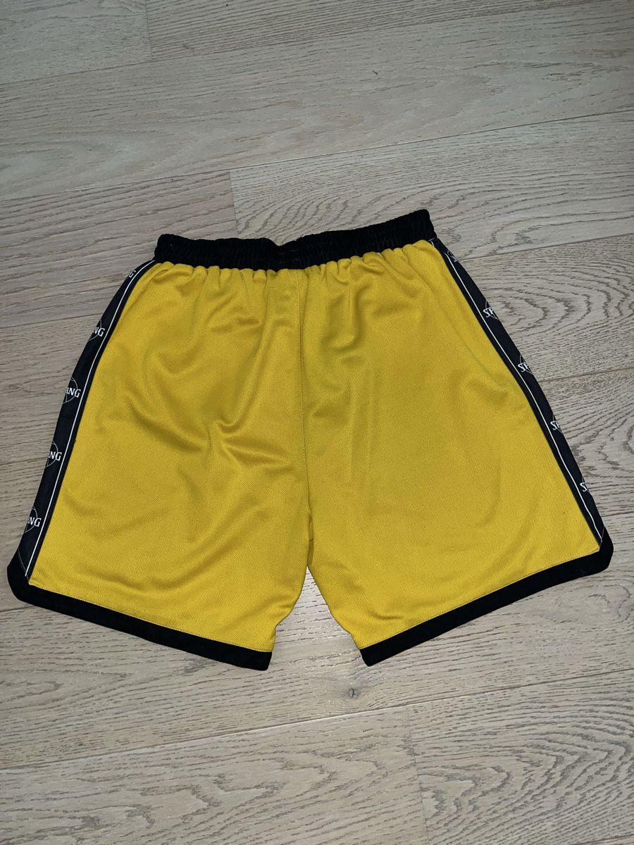 Pantaloni: Short de sport Spalding jaune – Usato da Delémont venduto da bouboute01 3