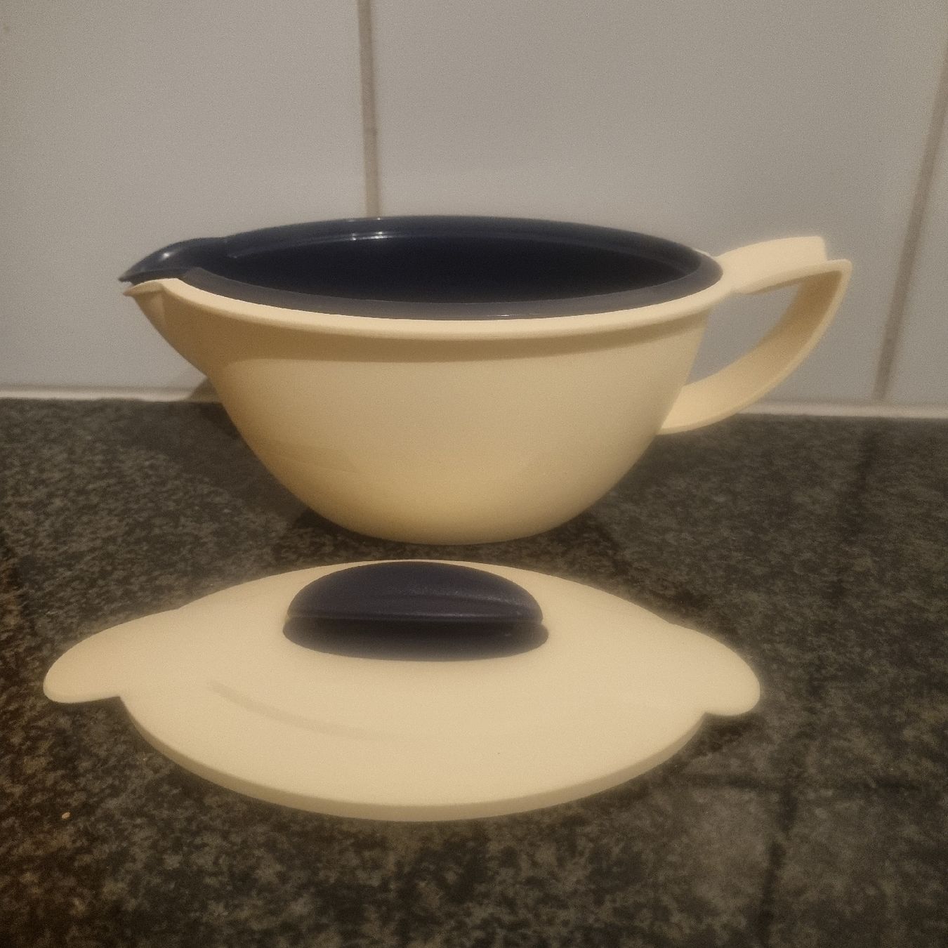 Tupperware Contenitori & Simili: Tupperware Saucen Behälter 550ml – Usato da Altenrhein venduto da Roduner 1