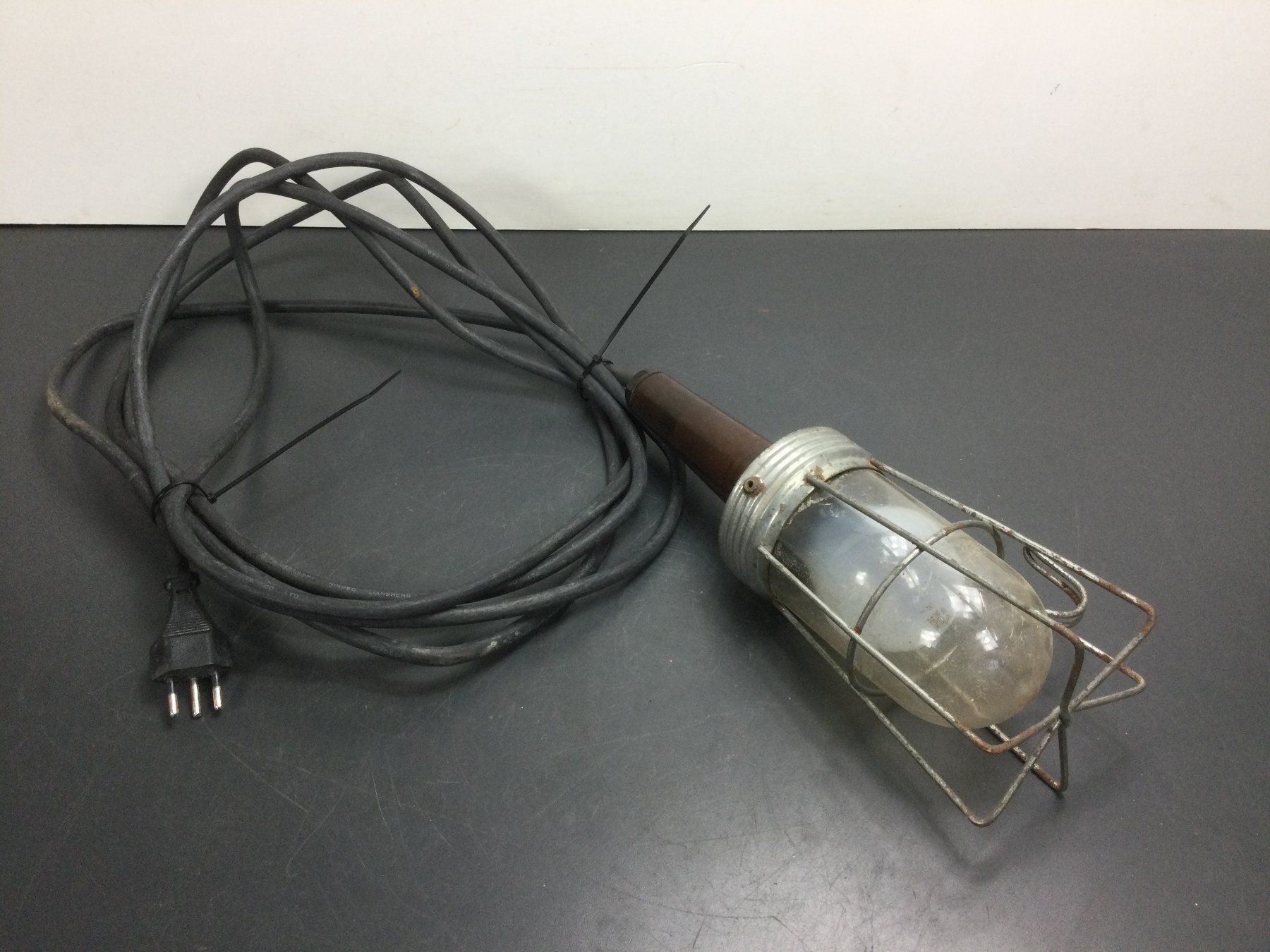 Lampade: Antike Hand Werkstatt Lampe mit Bakelit Griff – Usato da Wangen SZ venduto da kuriosum12 2