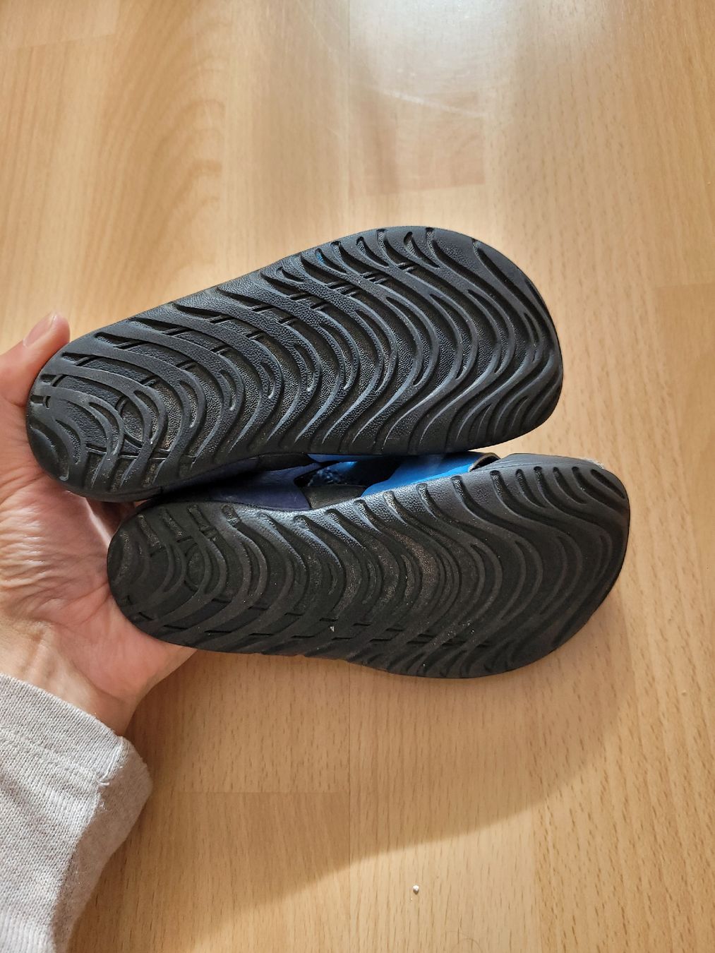 Nike Scarpe per ragazzi: Blaue Nike Sandalen, Gr. 26 – Usato da Inwil venduto da Flower2325 1