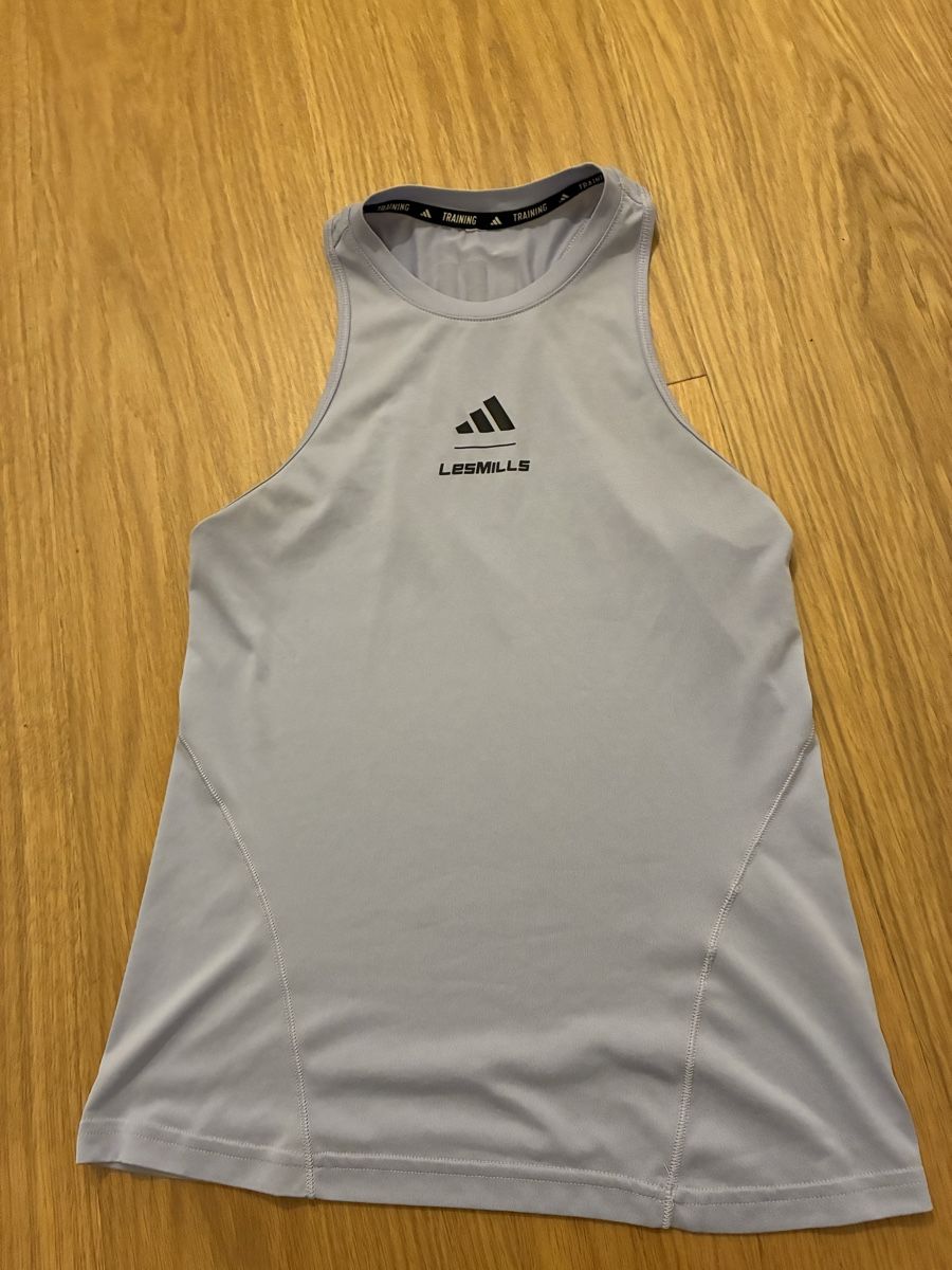 Adidas Tops: Adidas Les Mills Training Top Grösse XS – Gebraucht aus Bassersdorf von secondhand_clothing