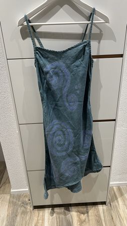 Asymmetrisches Sommerkleid